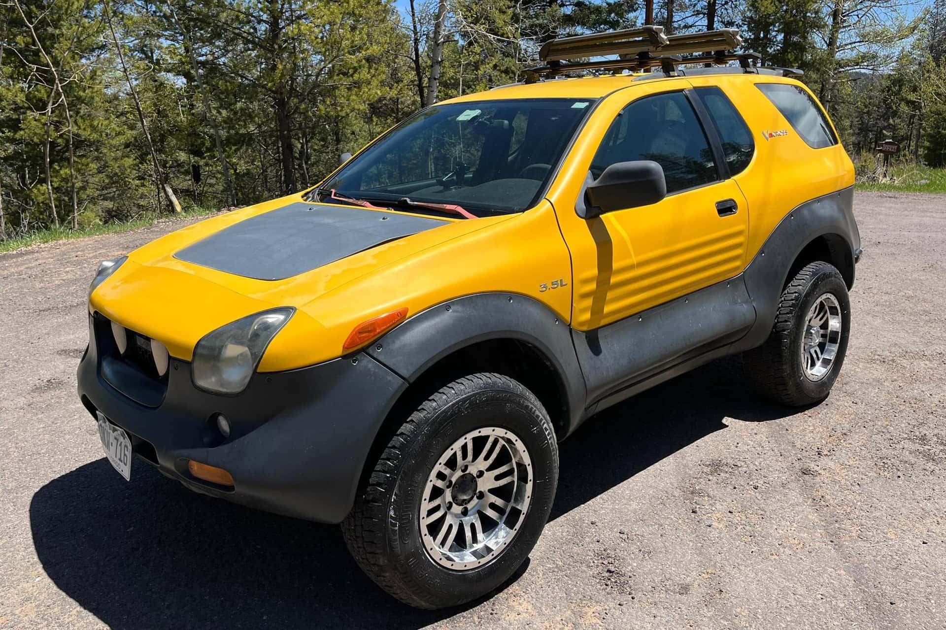 2000 Isuzu VehiCROSS sold for $6,312