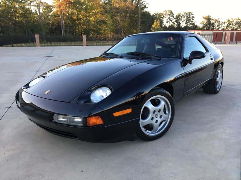 Porsche 928 classic car