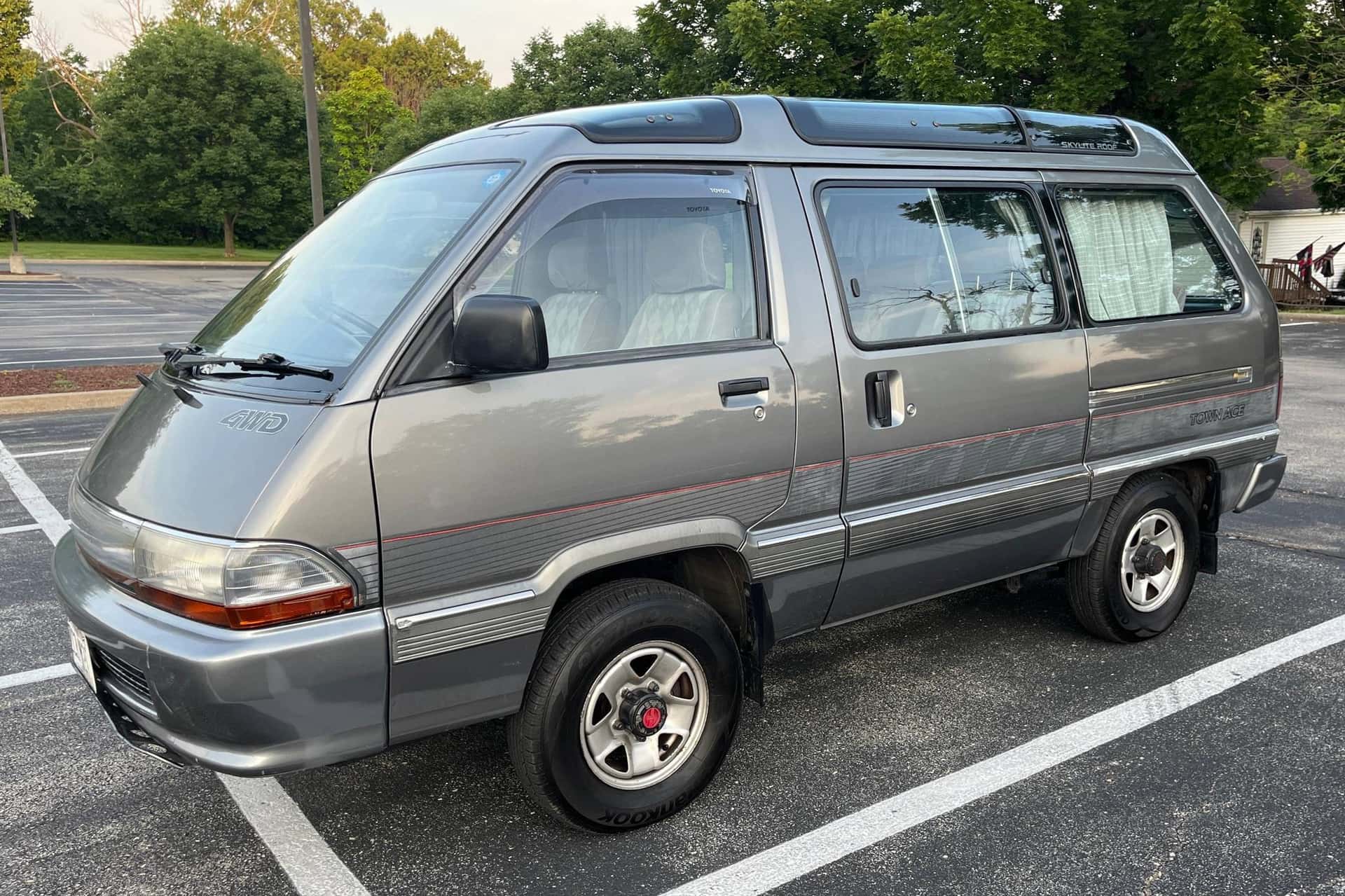 1991 Toyota TownAce sold for $11,300