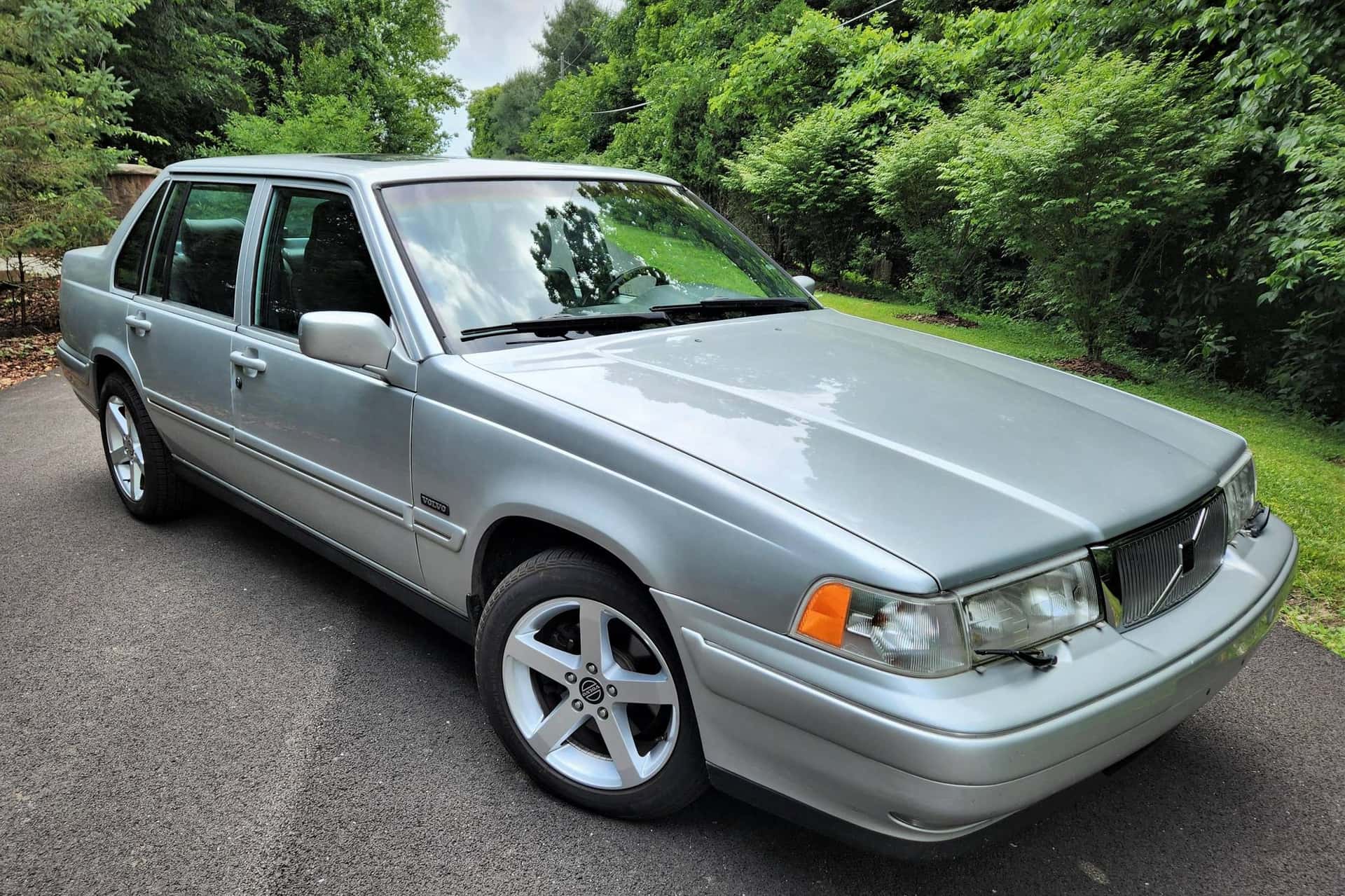 1997 Volvo S90 sold for $8,300