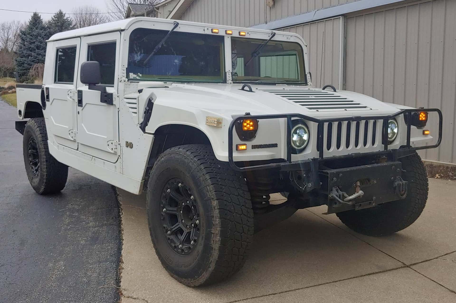 1995 AM General Hummer sold for $31,000