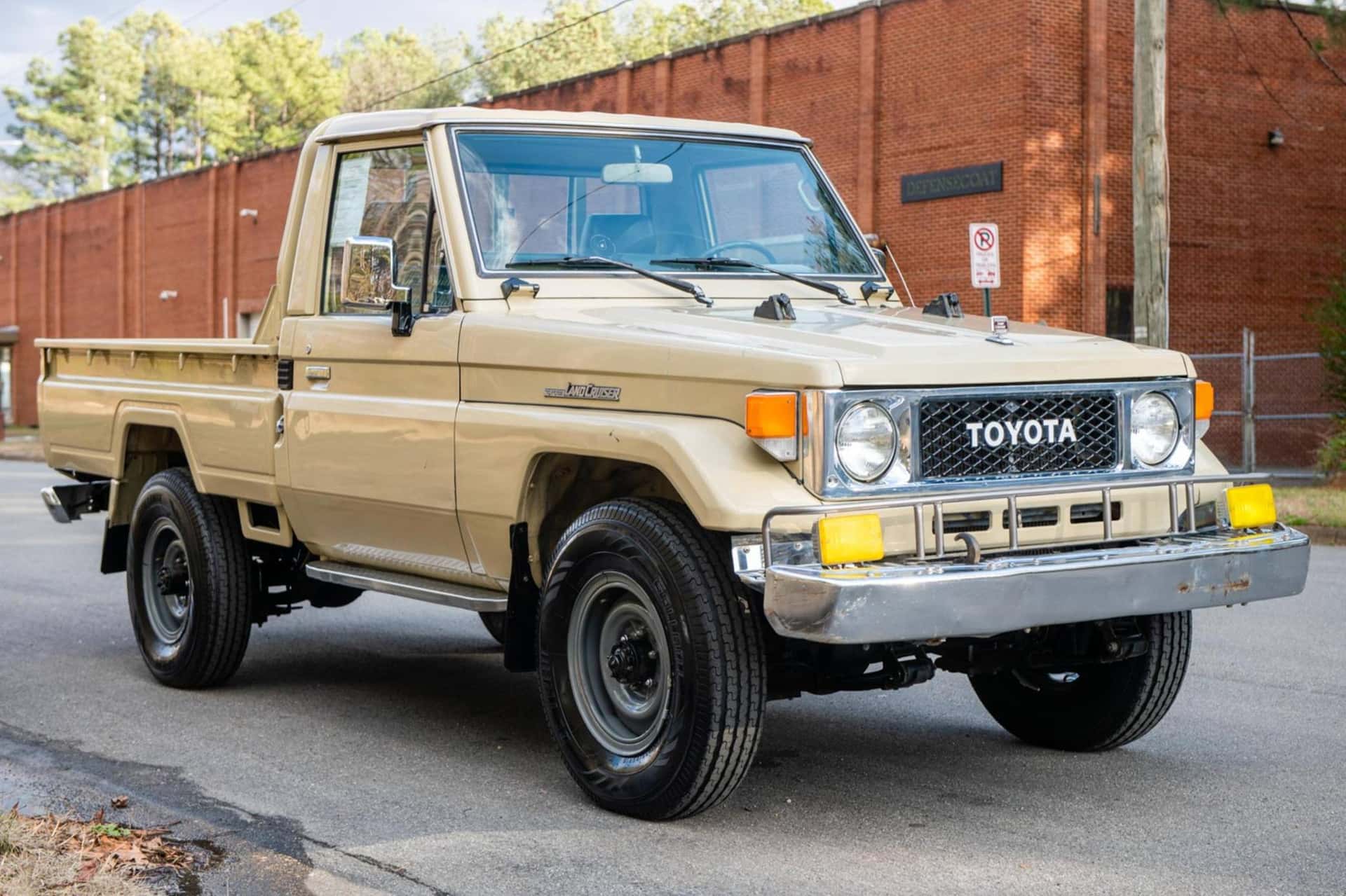 1988 Toyota Land Cruiser sold for $17,000