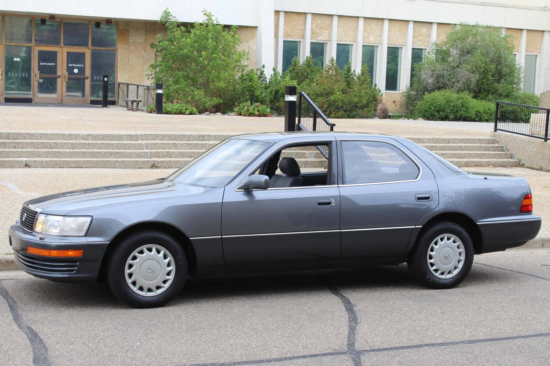 1992 Lexus LS sold for $8,350