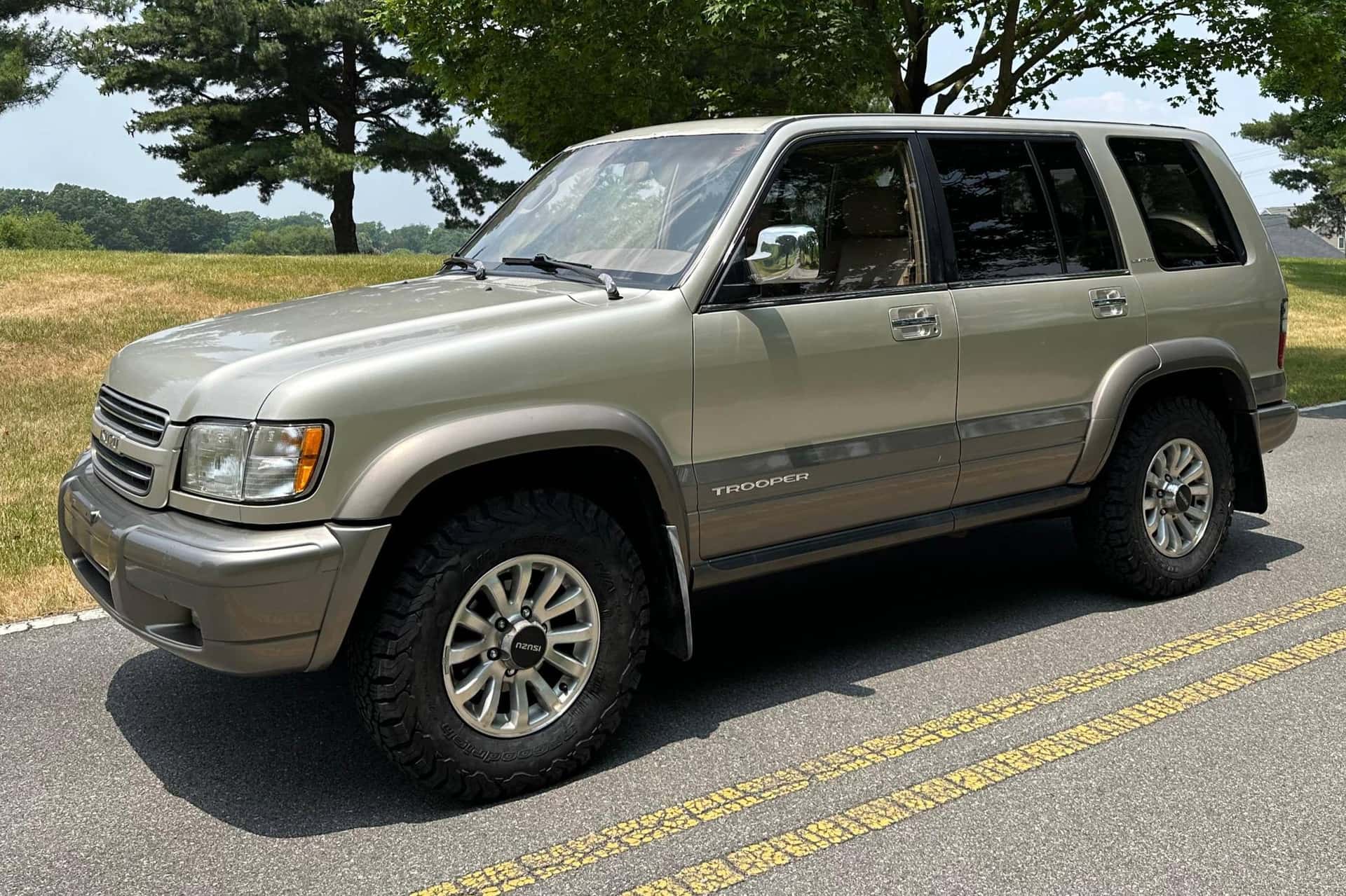2000 Isuzu Trooper sold for $7,700