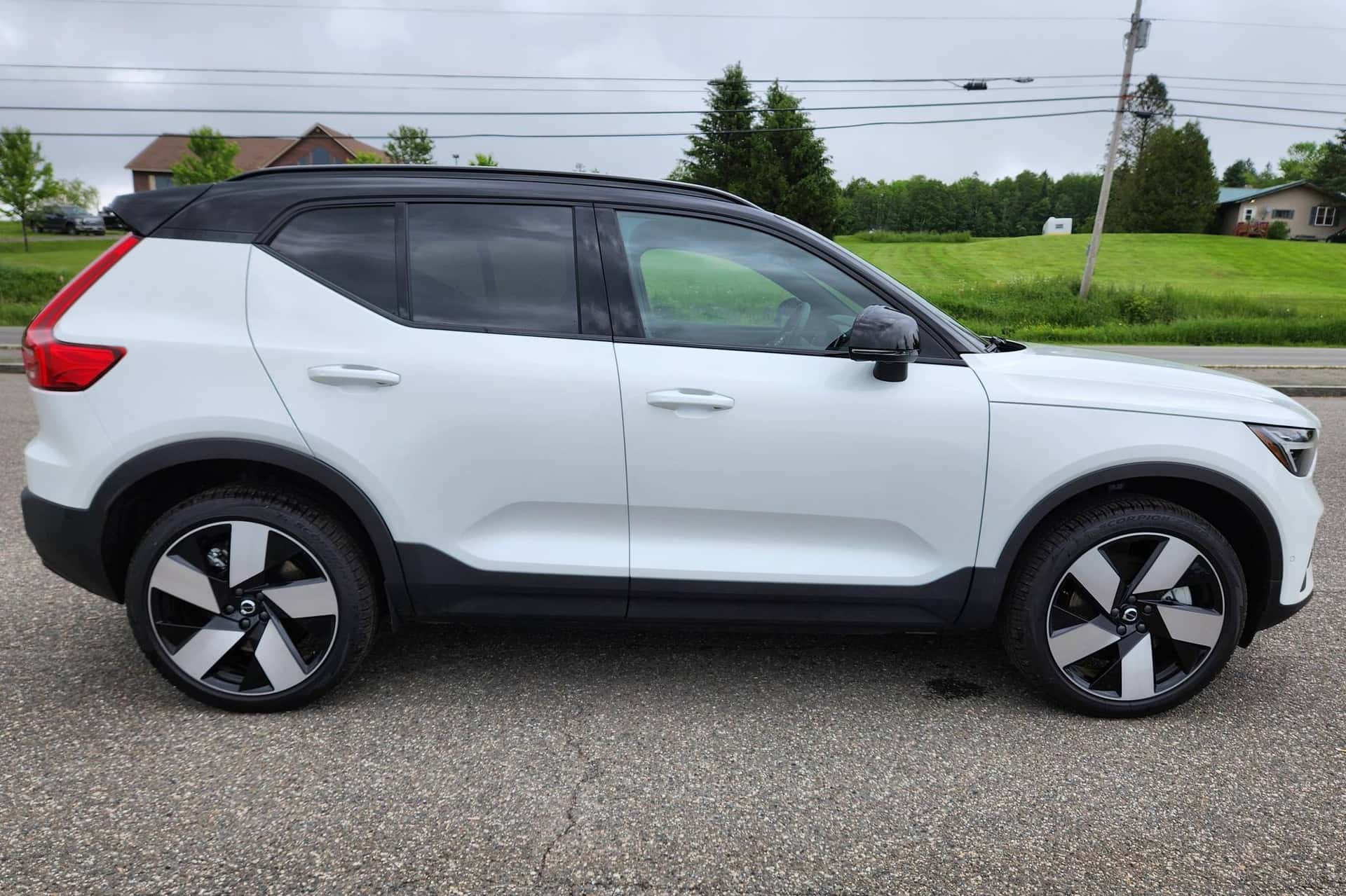2023 Volvo XC40 sold for $42,500
