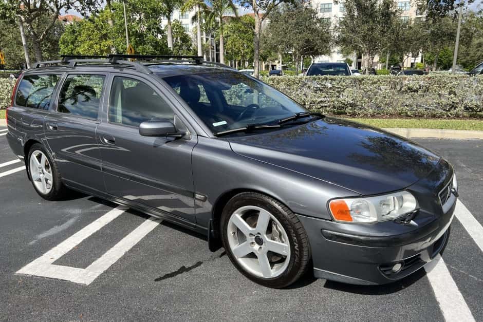 2004 Volvo V70R sold for $8,500