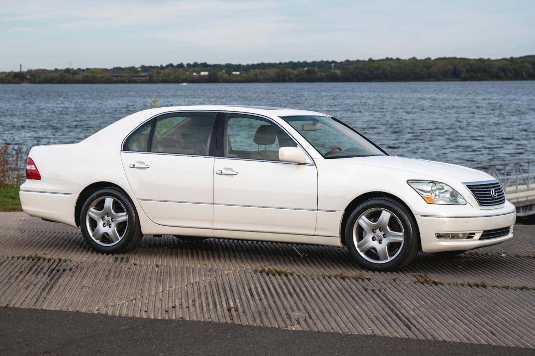 2005 Lexus LS sold for $14,877