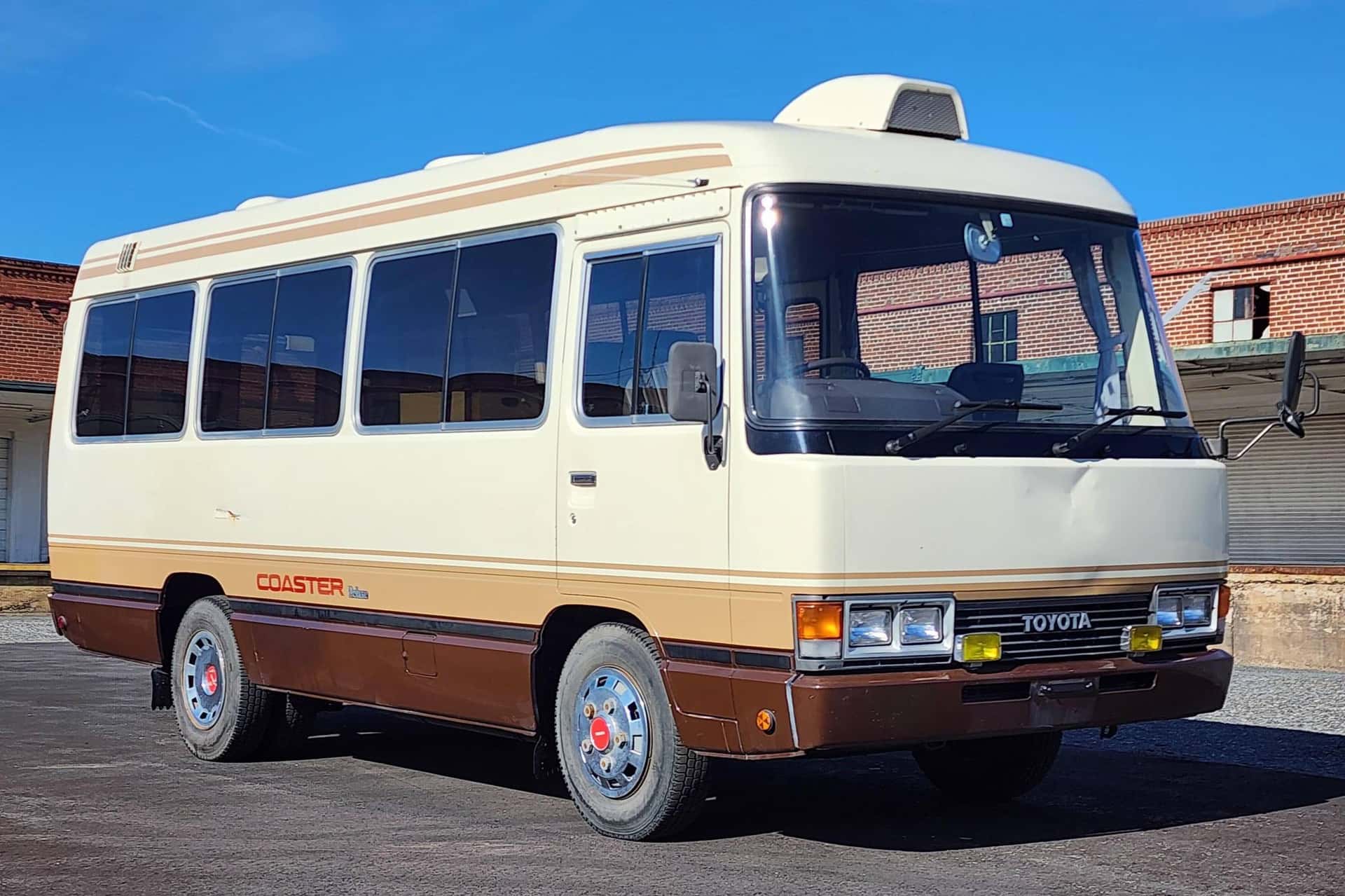 1989 Toyota Coaster sold for $10,100