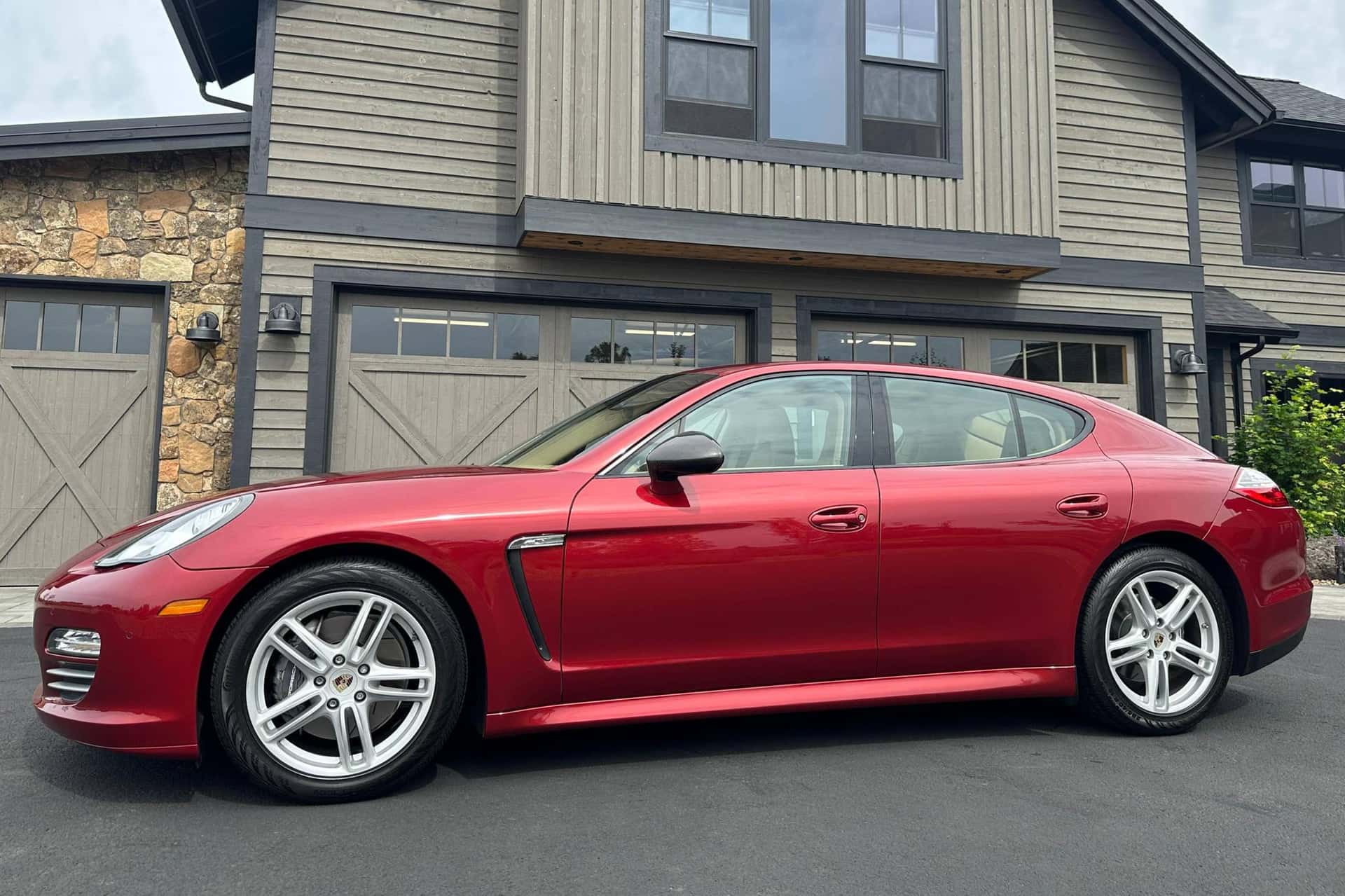 2011 Porsche Panamera sold for $34,250