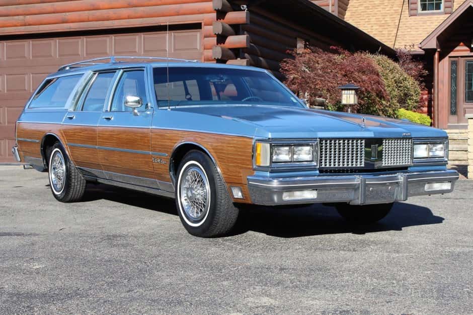 Oldsmobile Custom Cruiser classic car