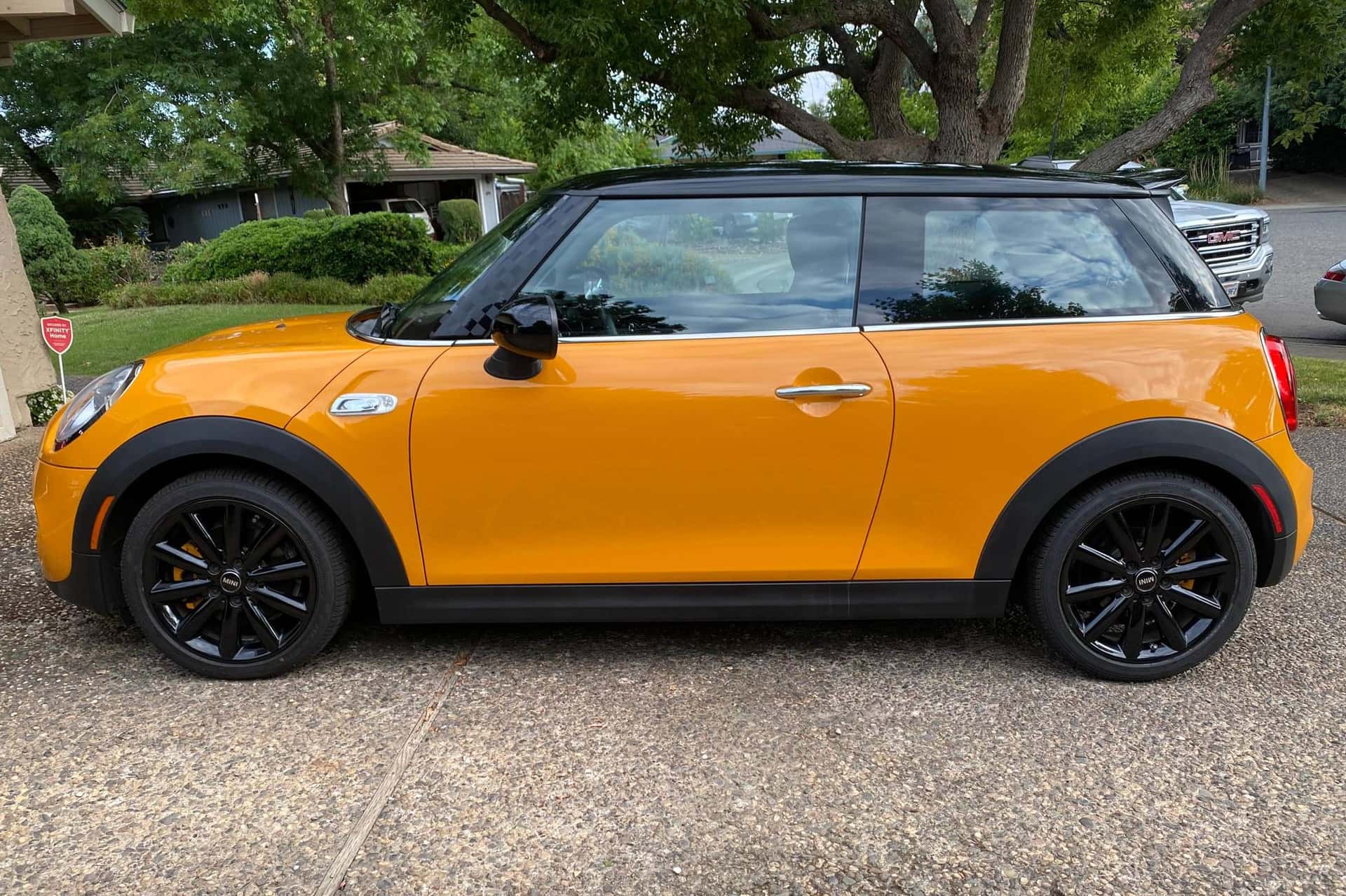 2015 MINI Cooper sold for $15,250