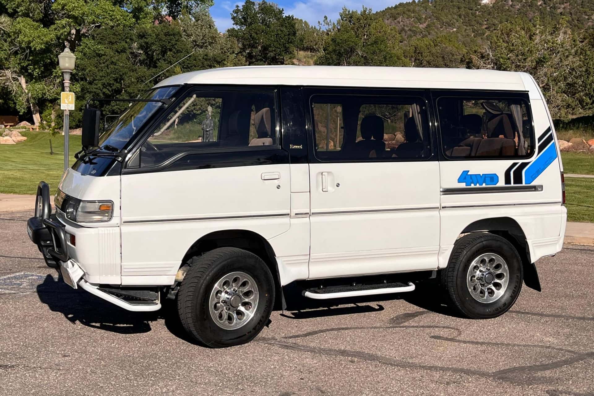 1991 Mitsubishi Delica sold for $8,600