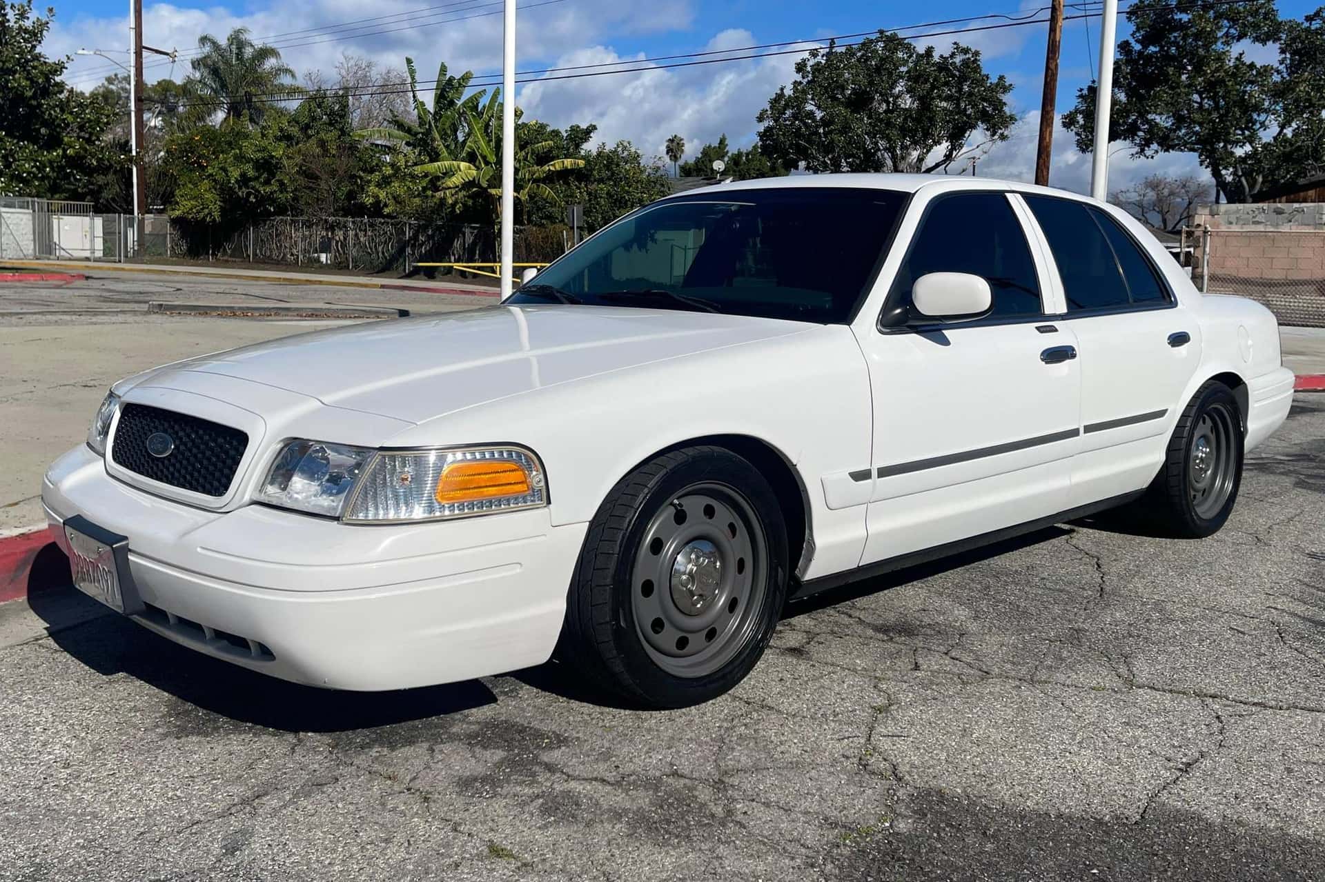 2011 Ford Crown Victoria sold for $7,100