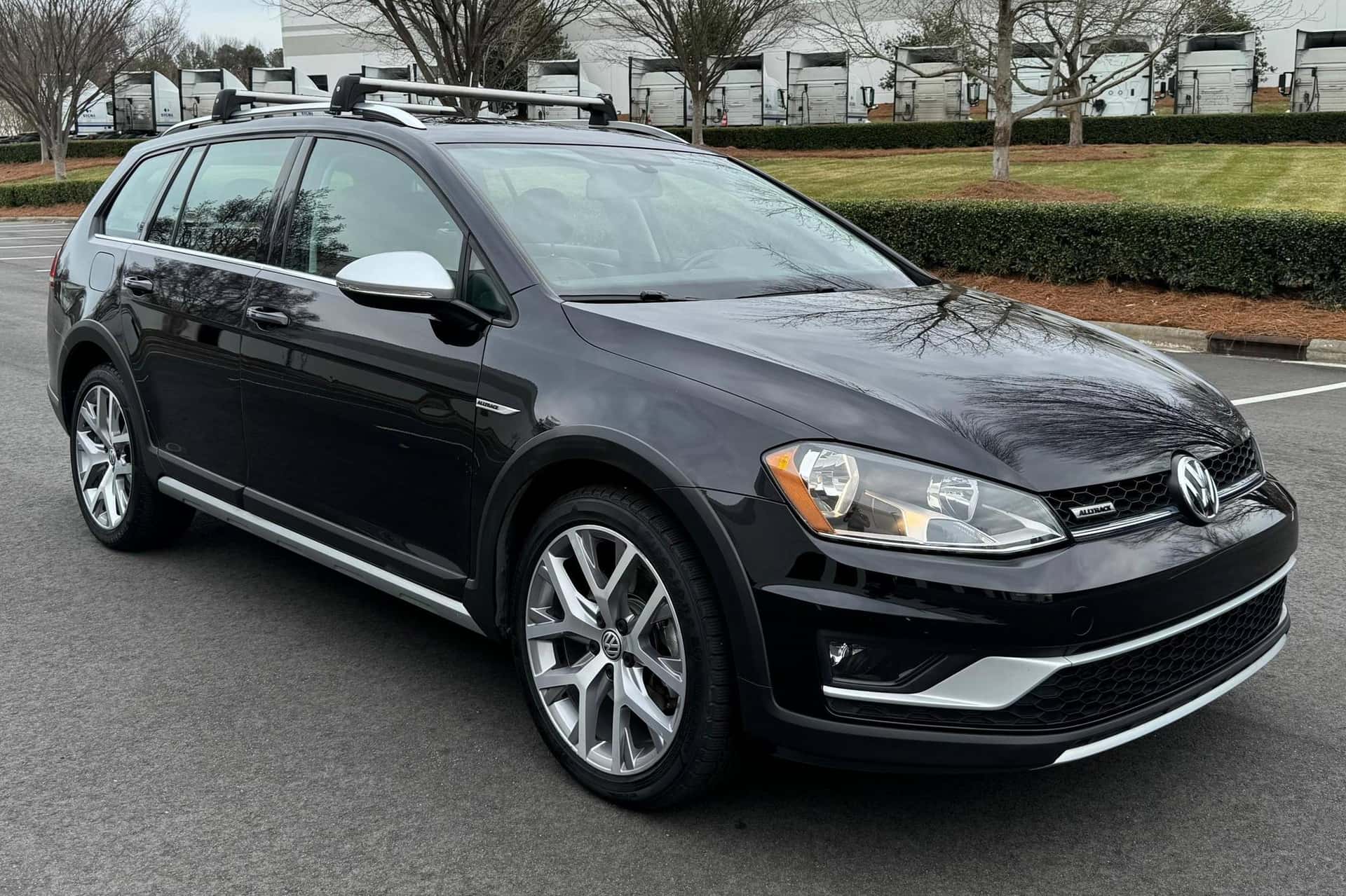 2017 Volkswagen Golf sold for $16,350