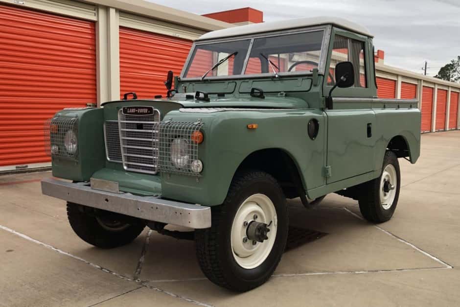 1972 Land Rover Series 88 sold for $28,282