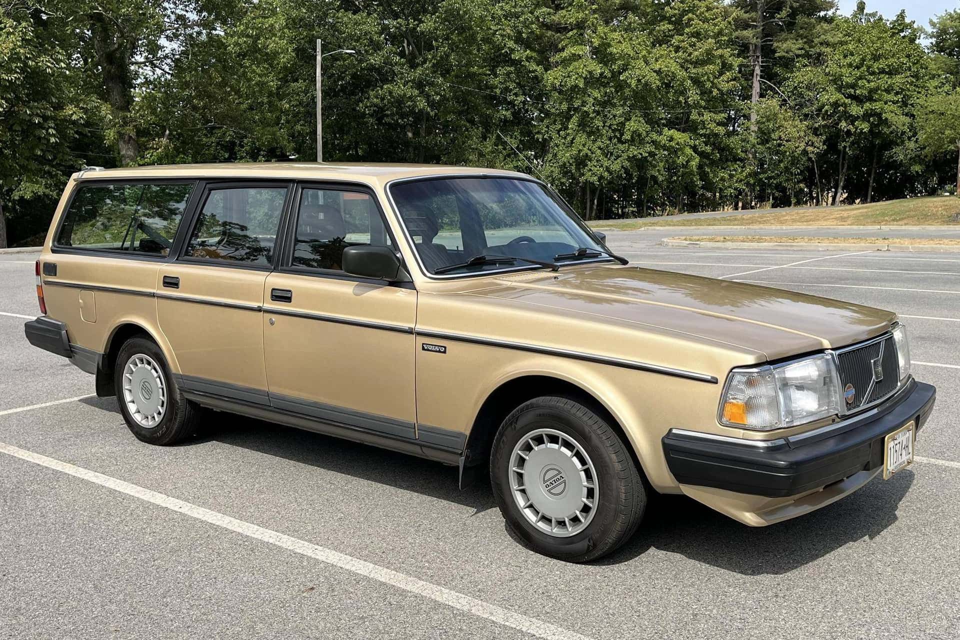 1988 Volvo 240 sold for $9,100