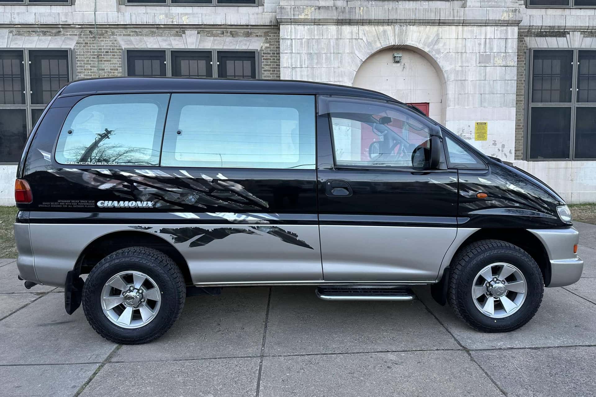 1997 Mitsubishi Delica sold for $13,200