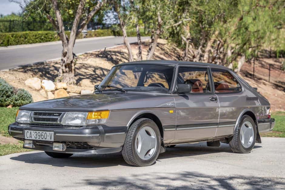 1987 Saab 900 sold for $23,042