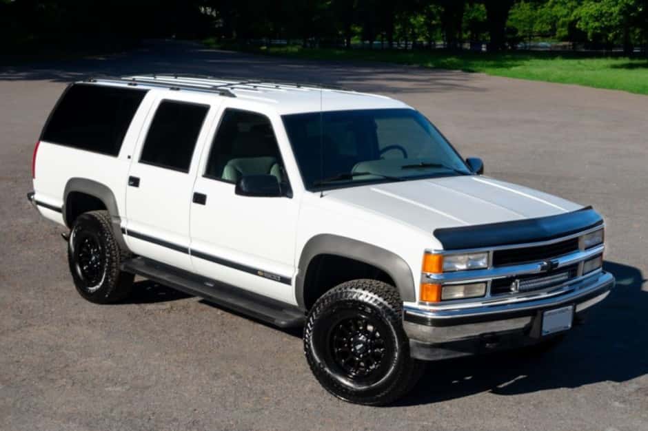 1995 Chevrolet Suburban (GMT400 1992-1999) sold for $12,750