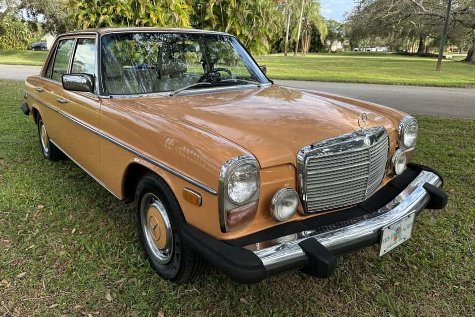 1975 Mercedes-Benz W114 & W115 sold for $7,000