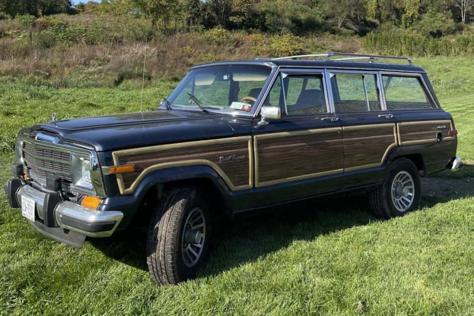 1988 Jeep SJ Grand Wagoneer sold for $17,000