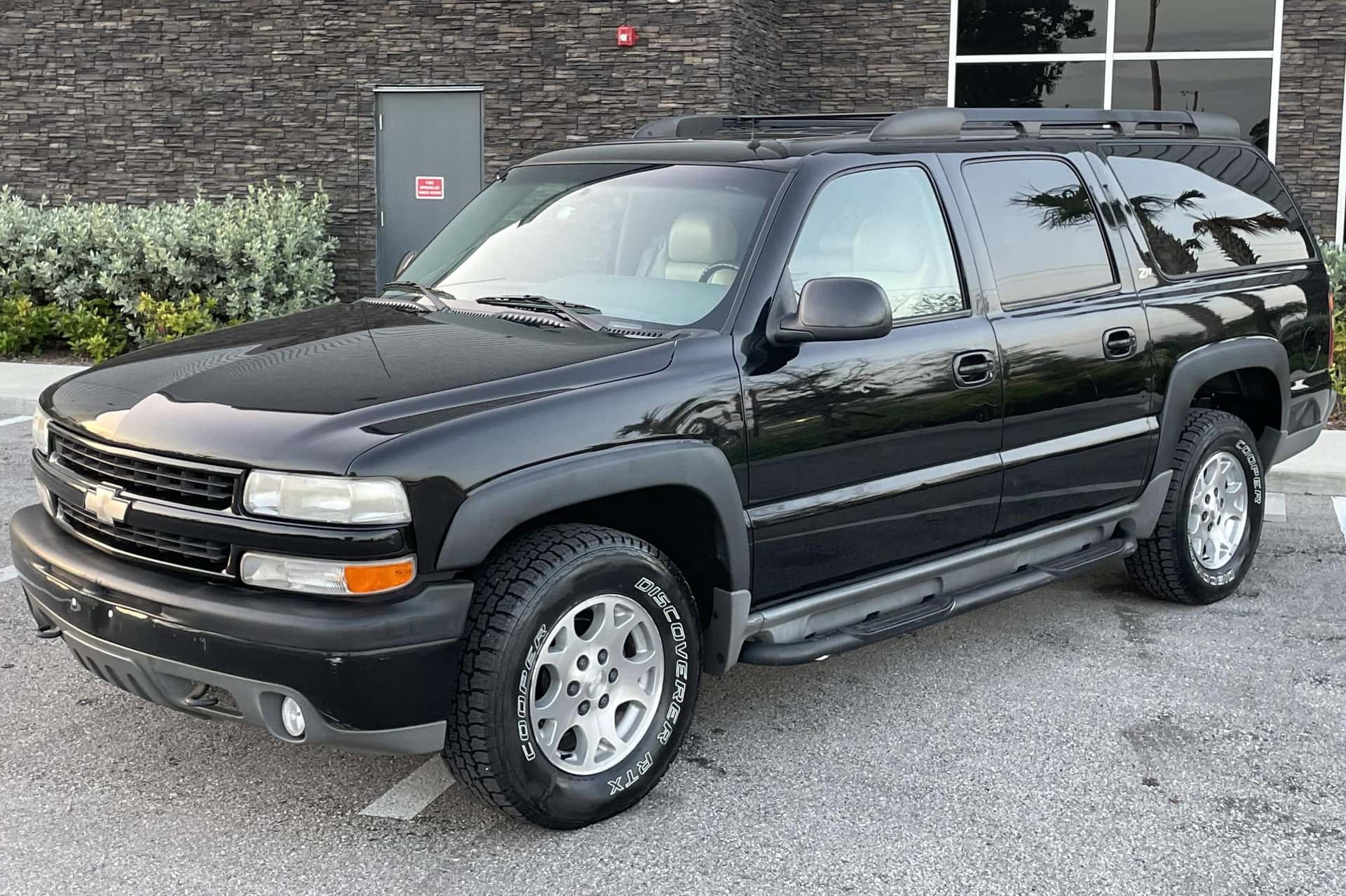 2002 Chevrolet Suburban sold for $8,389