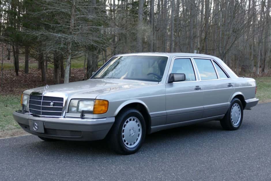 1991 Mercedes-Benz W126 S-Class sold for $17,500