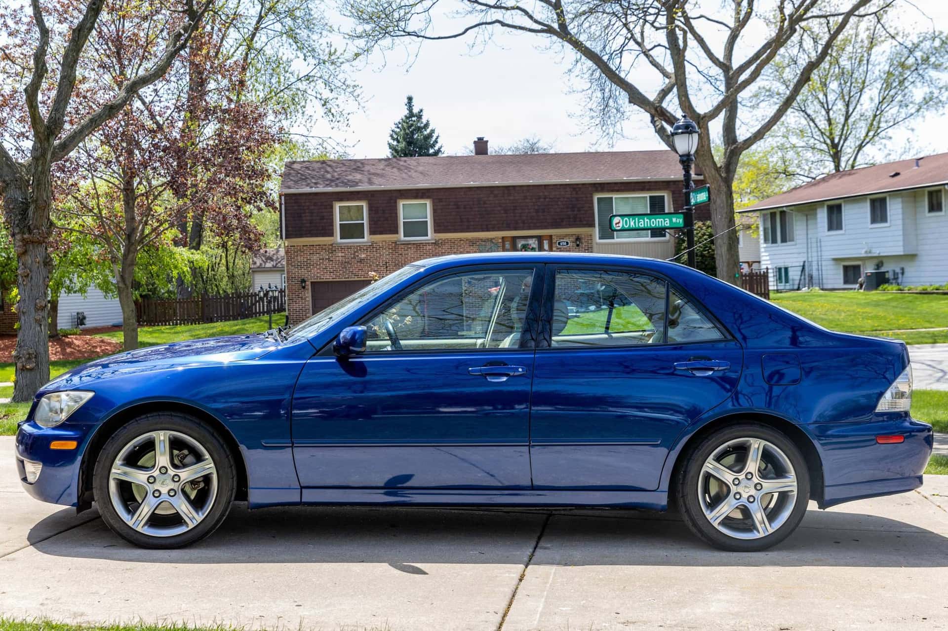 2001 Lexus IS sold for $14,800