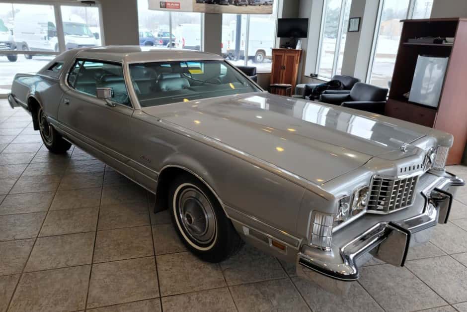 1975 Ford Thunderbird (1972-1976) sold for $20,500
