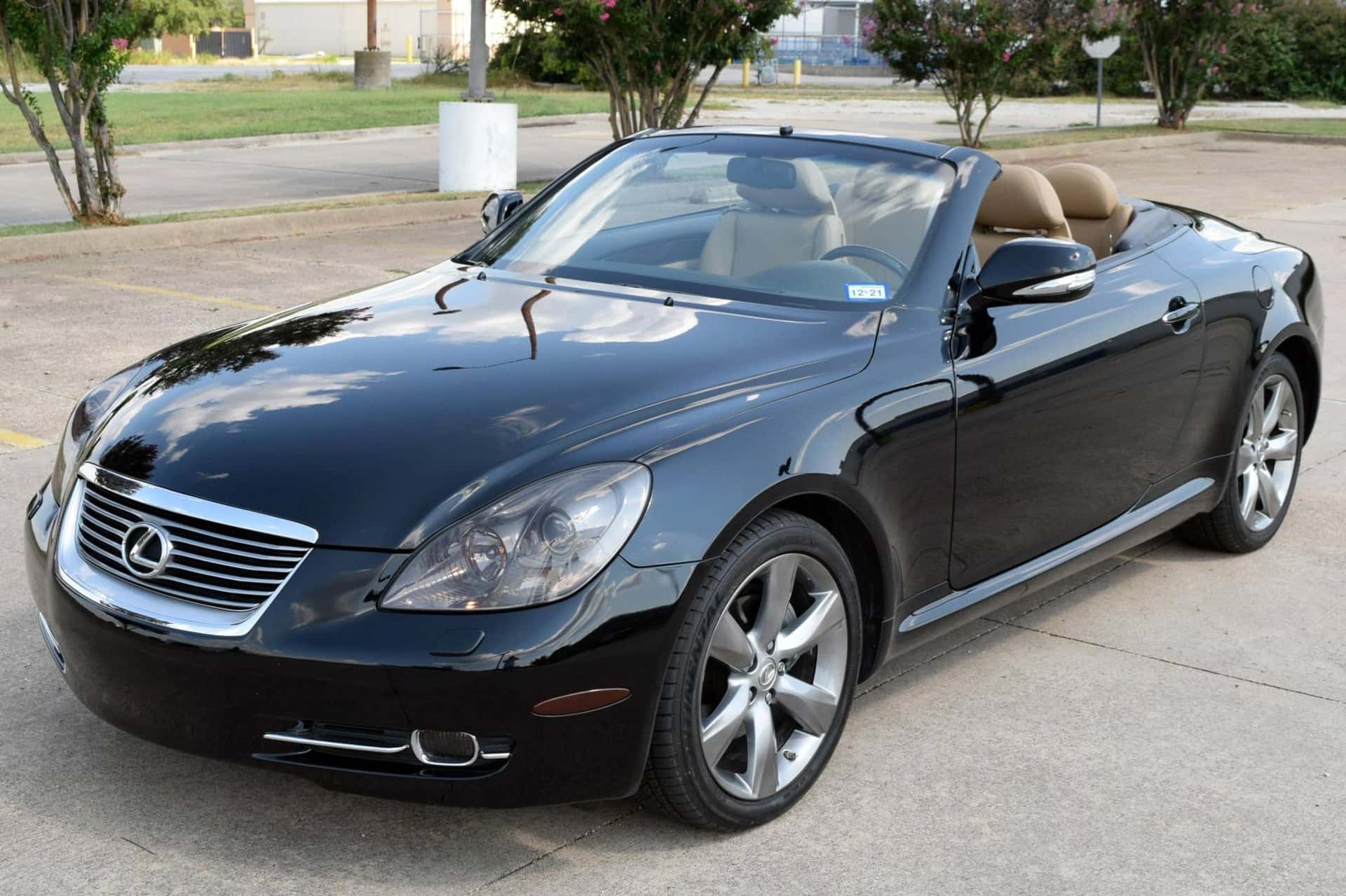 2010 Lexus SC sold for $30,800