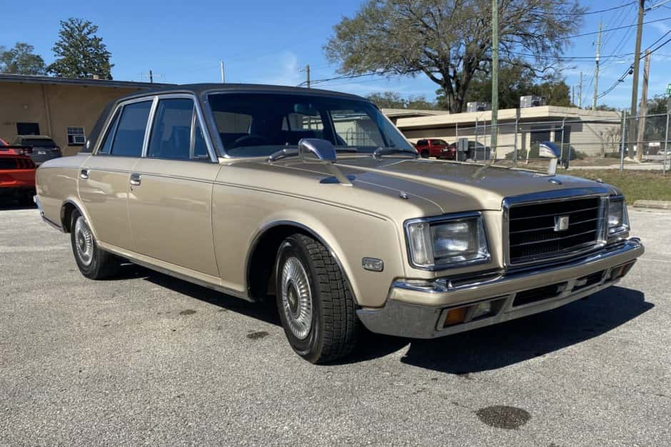 1986 Toyota Century sold for $6,101