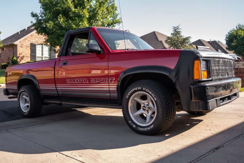 1989 Dodge Dakota (1987-1996) sold for $12,000