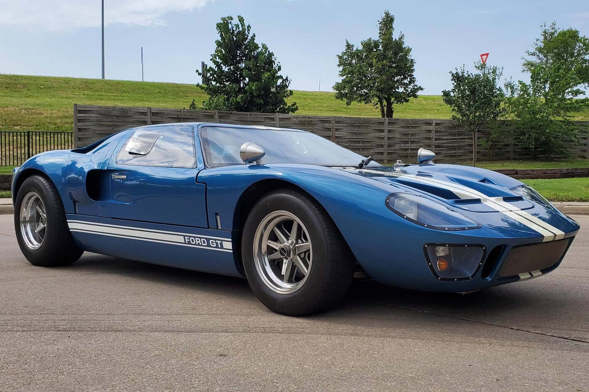 2014 Ford GT 40 Replica sold for $105,000