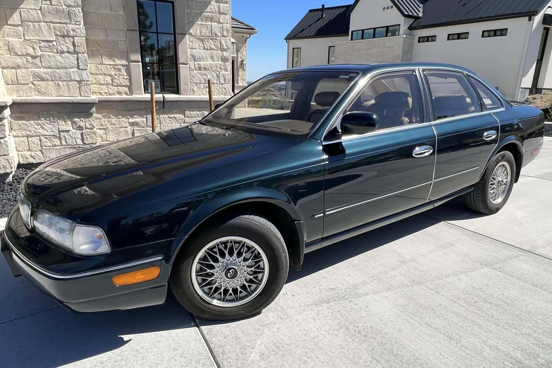 1995 Infiniti Q45 sold for $9,400