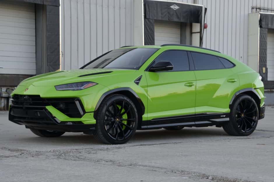 2023 Lamborghini Urus sold for $286,000
