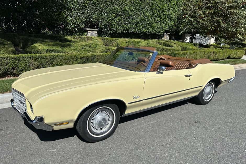 1972 Oldsmobile Cutlass sold for $32,000