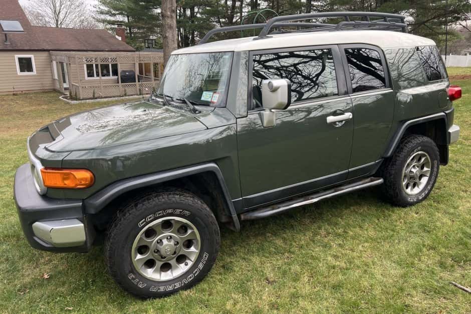 2012 Toyota FJ Cruiser sold for $9,000