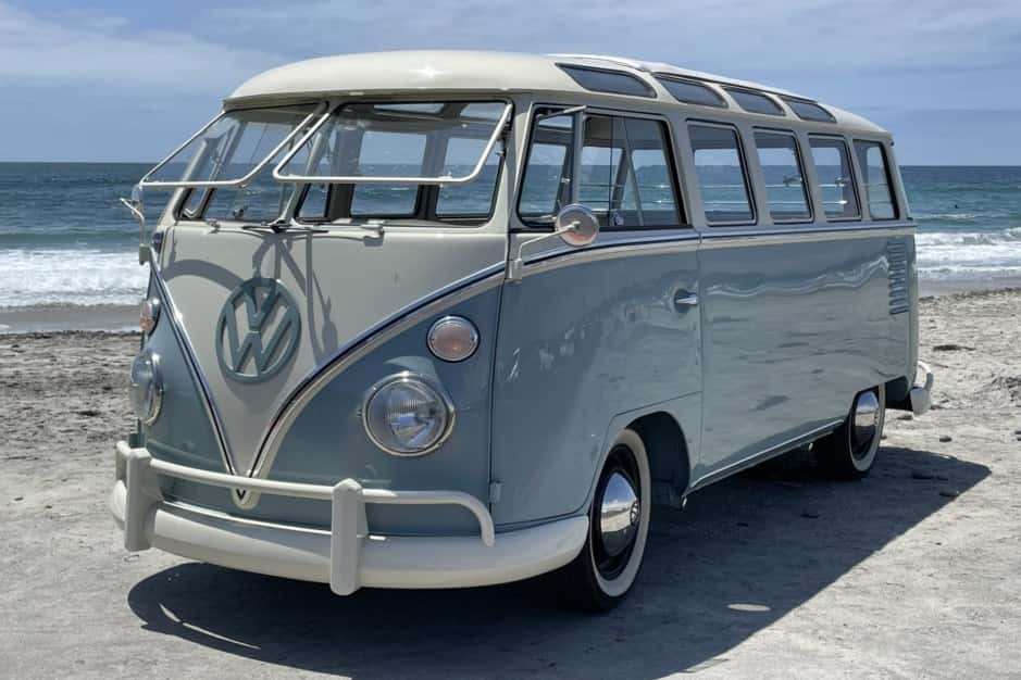 1962 Volkswagen Split-Window Bus sold for $76,000
