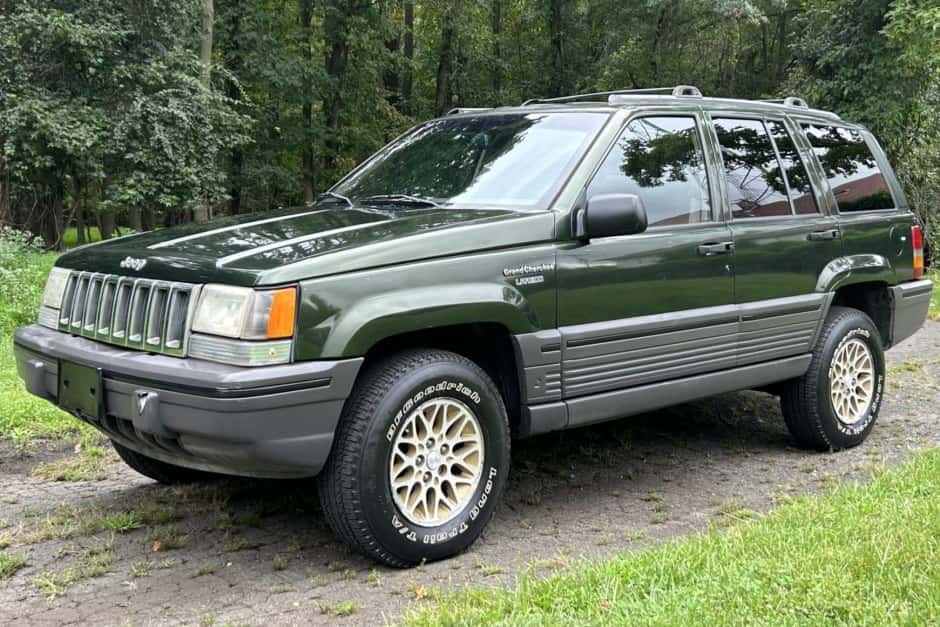 1995 Jeep ZJ Grand Cherokee sold for $4,155