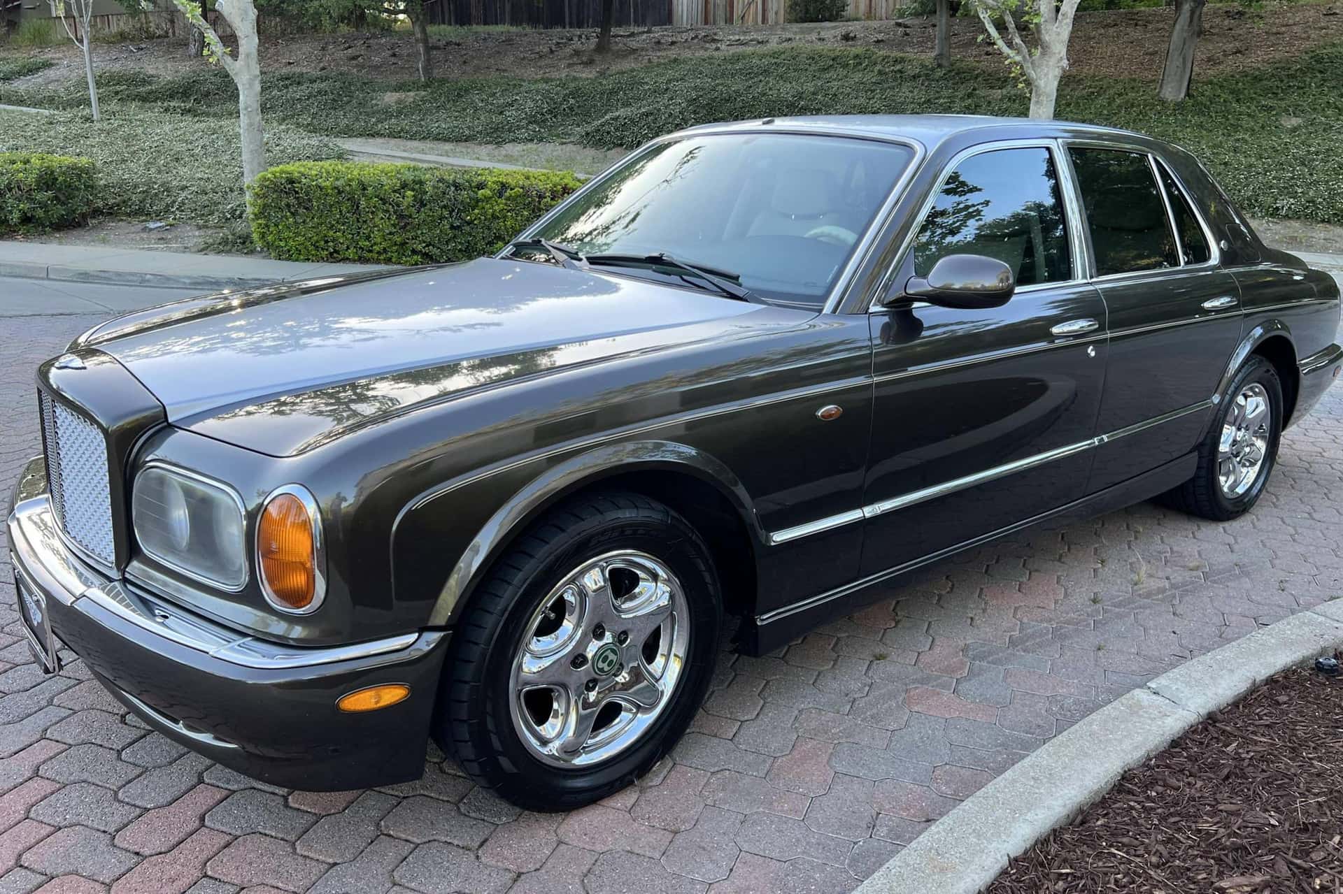 1999 Bentley Arnage sold for $23,000
