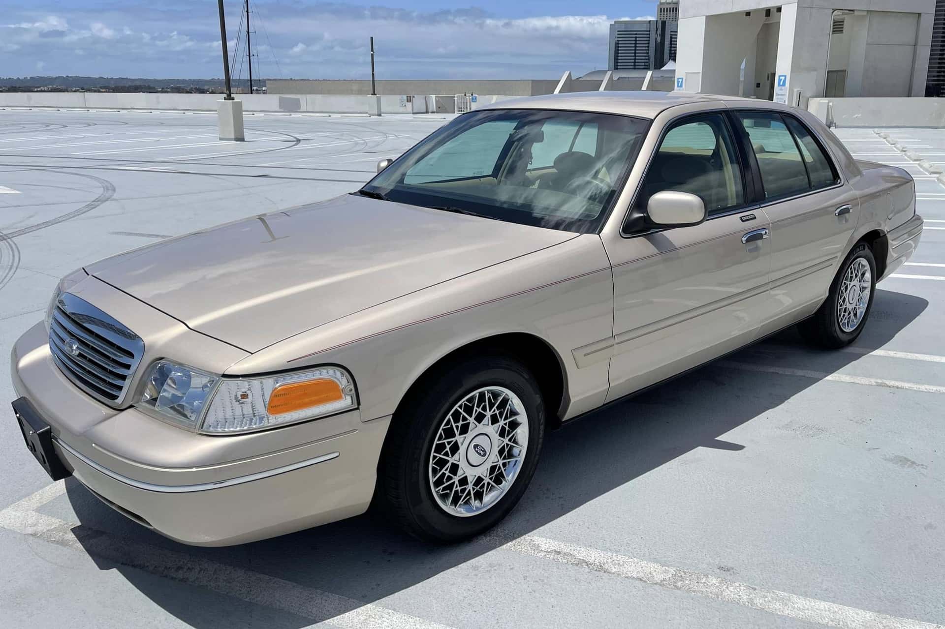 1998 Ford Crown Victoria sold for $9,500