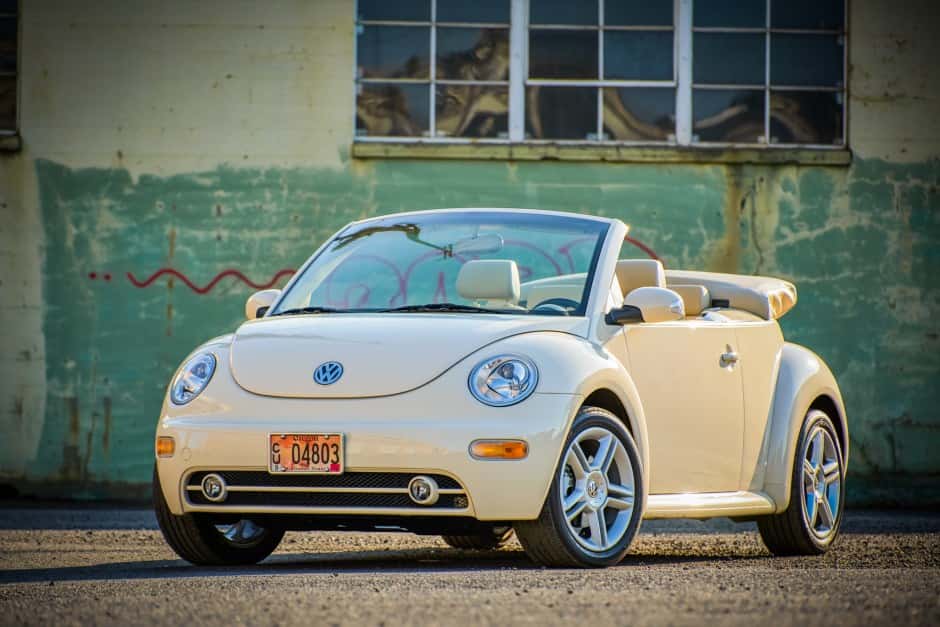 2004 Volkswagen New Beetle (1998-2010) sold for $12,500