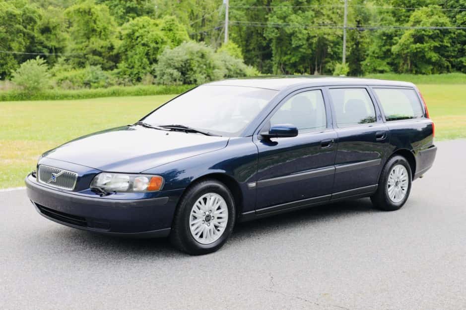 2004 Volvo V70 sold for $7,500