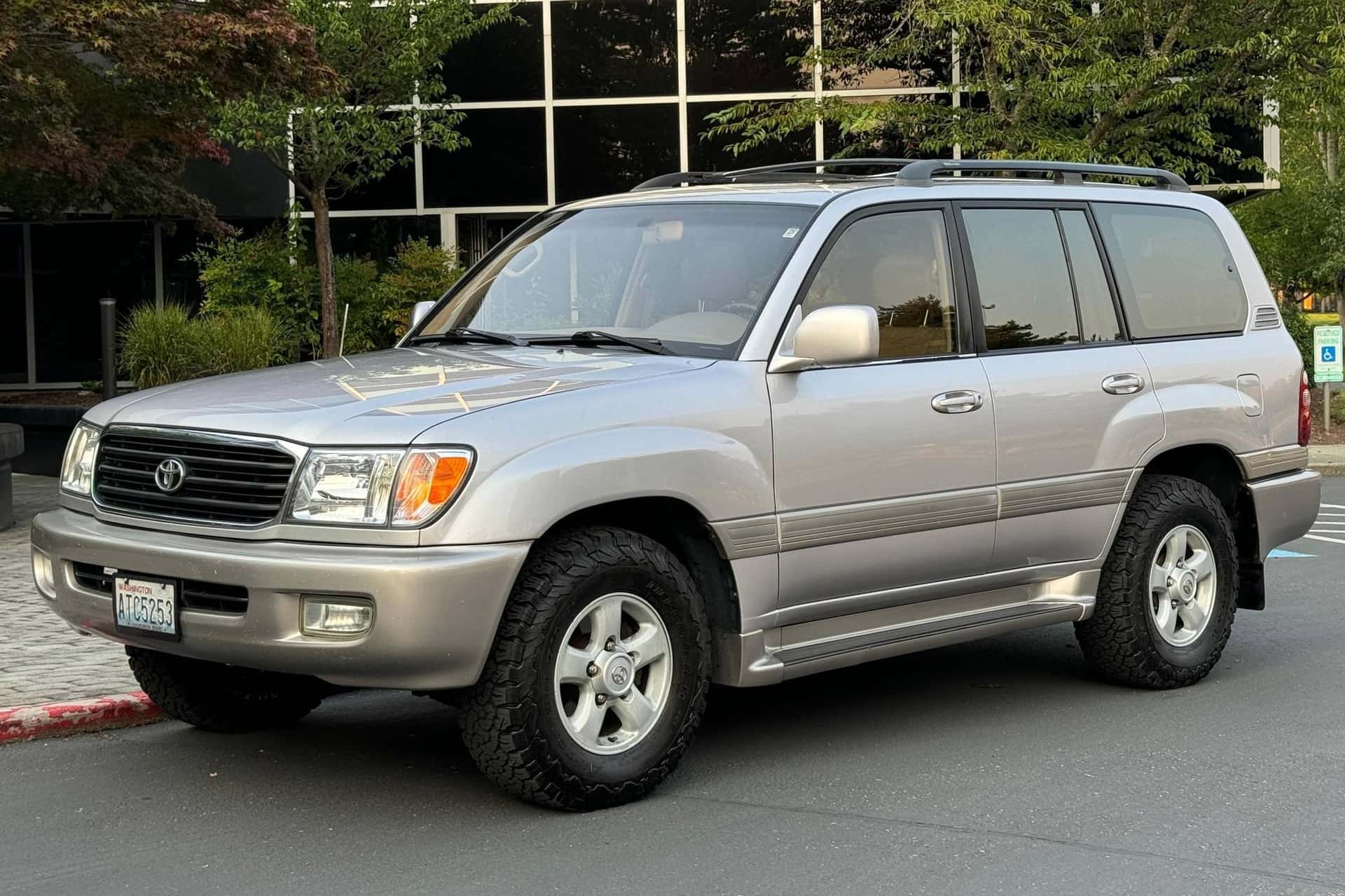 2000 Toyota Land Cruiser sold for $13,500