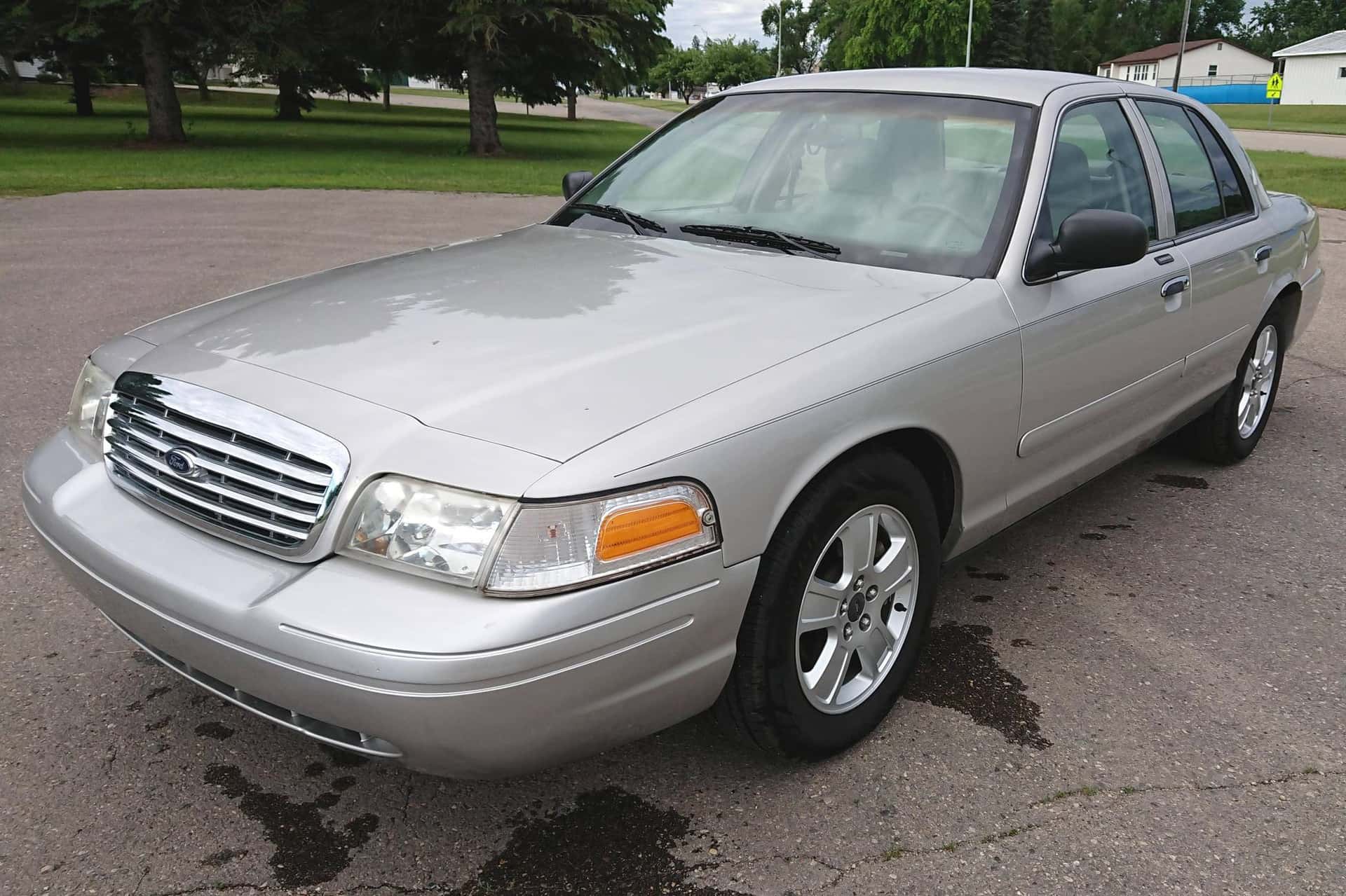2008 Ford Crown Victoria sold for $9,350