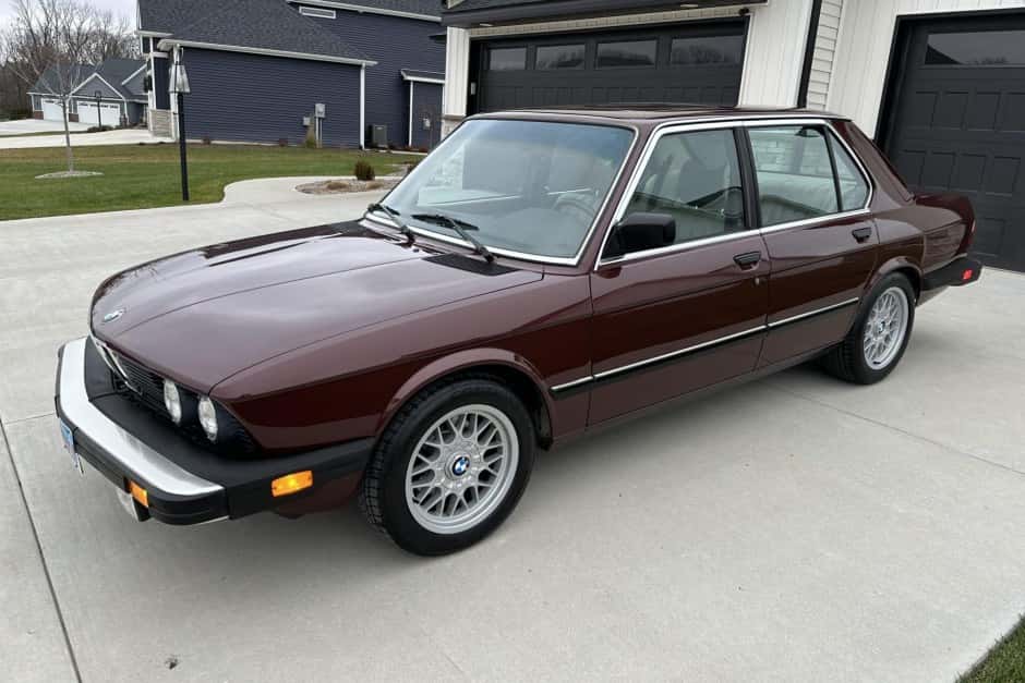 1984 BMW E28 5-Series sold for $15,500