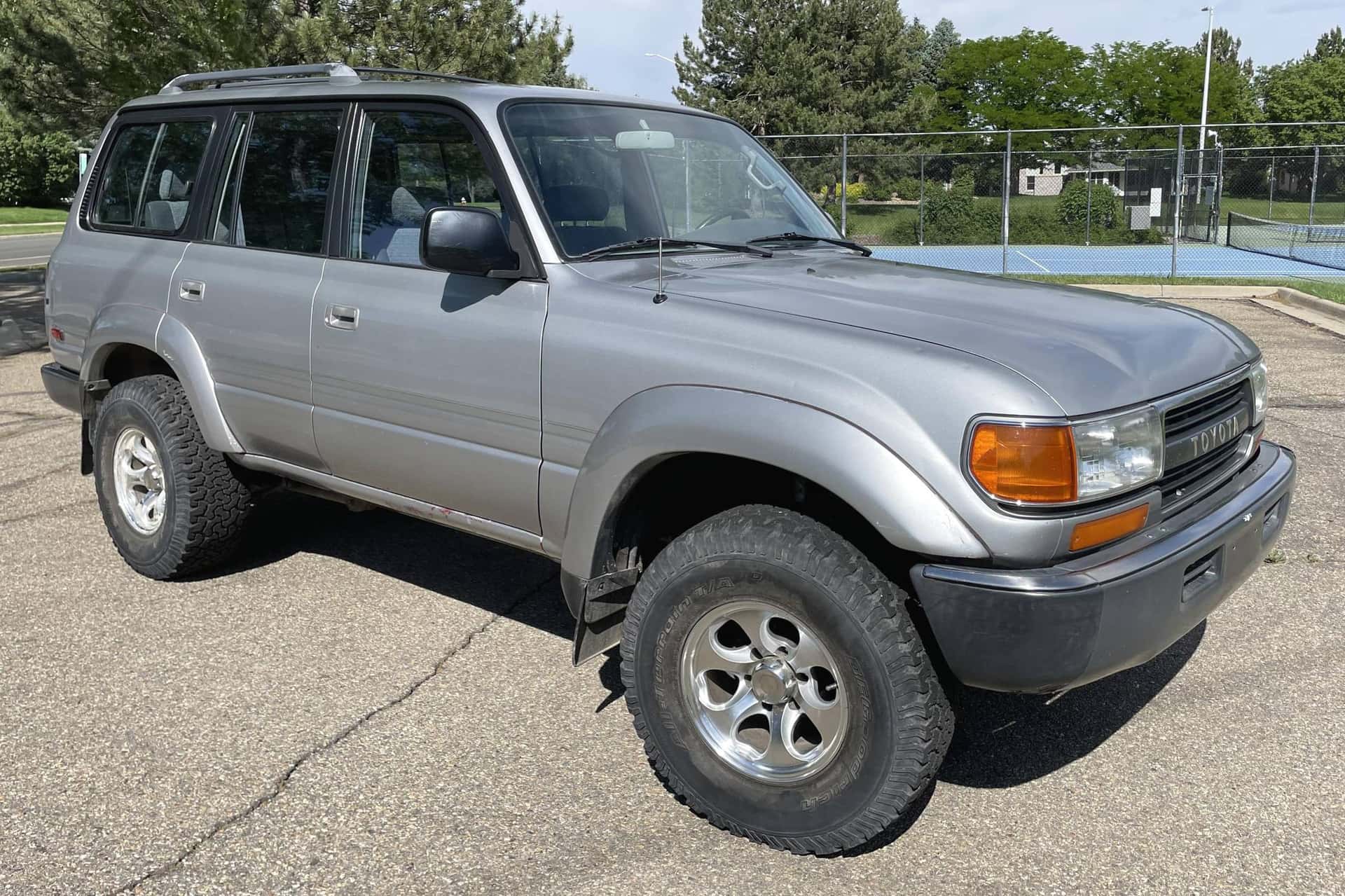 1992 Toyota Land Cruiser sold for $6,400