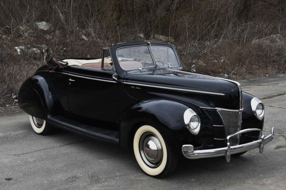 1940 Ford Standard, Deluxe, & Super Deluxe sold for $32,000
