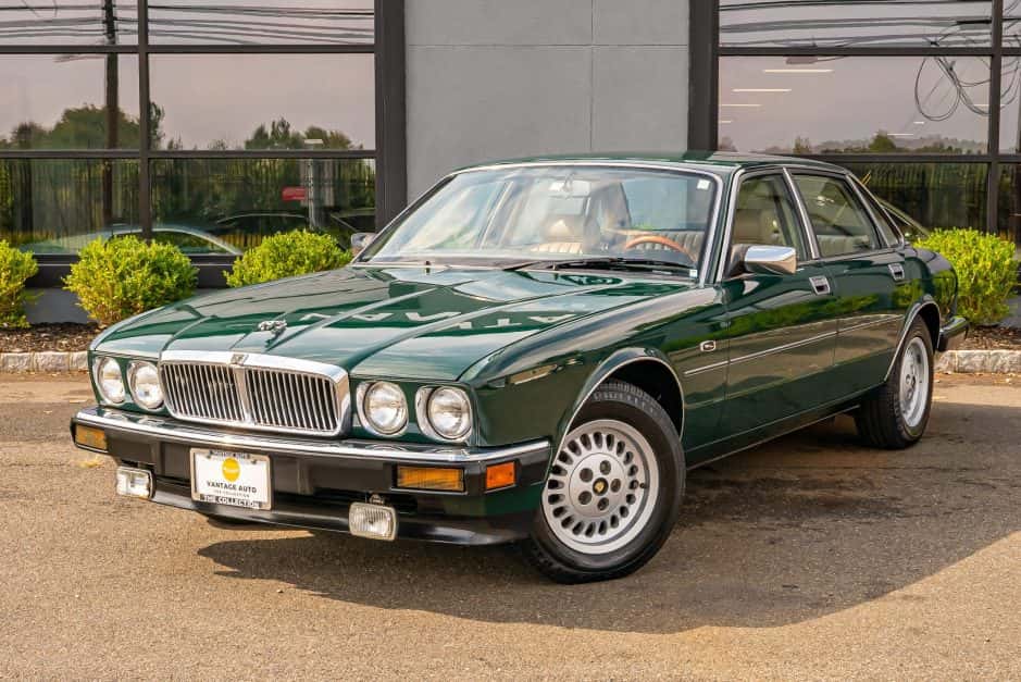 1990 Jaguar XJ40 XJ (1988-1994) sold for $11,250