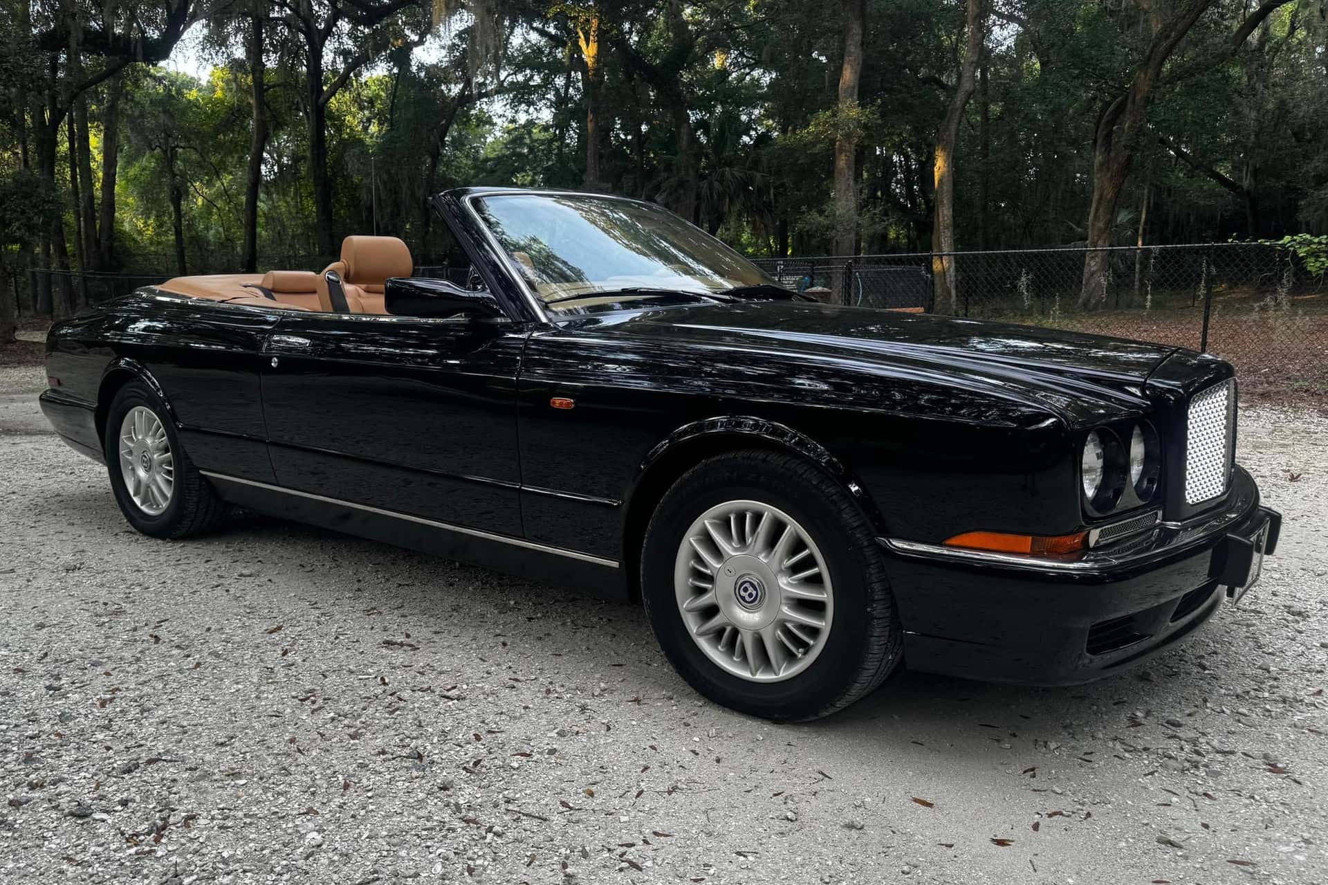 2001 Bentley Azure sold for $35,250
